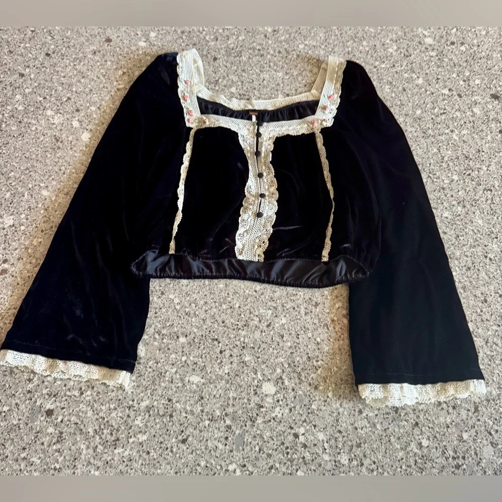 Free People l Twlya Top l Size: M